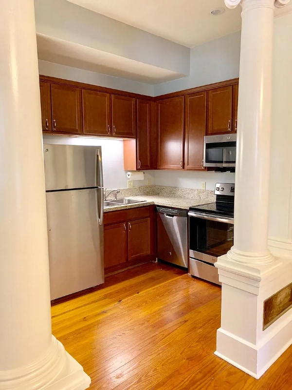 Foto del edificio - 401 E 10th St