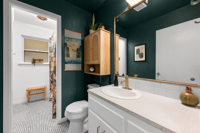 Foto del edificio - 2702 Little John Ln