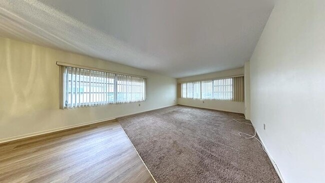 Foto del edificio - 8950 Park Blvd
