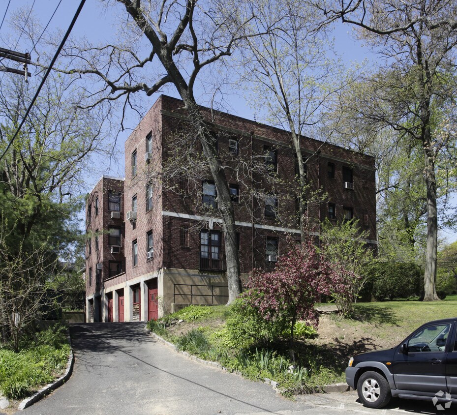 Building Photo - 1 Ascot Ridge Rd