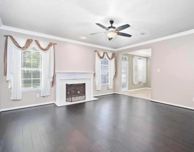 Building Photo - 3834 Echo Mountain Dr