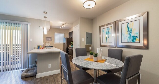 Foto del edificio - Flintridge Apartment Homes