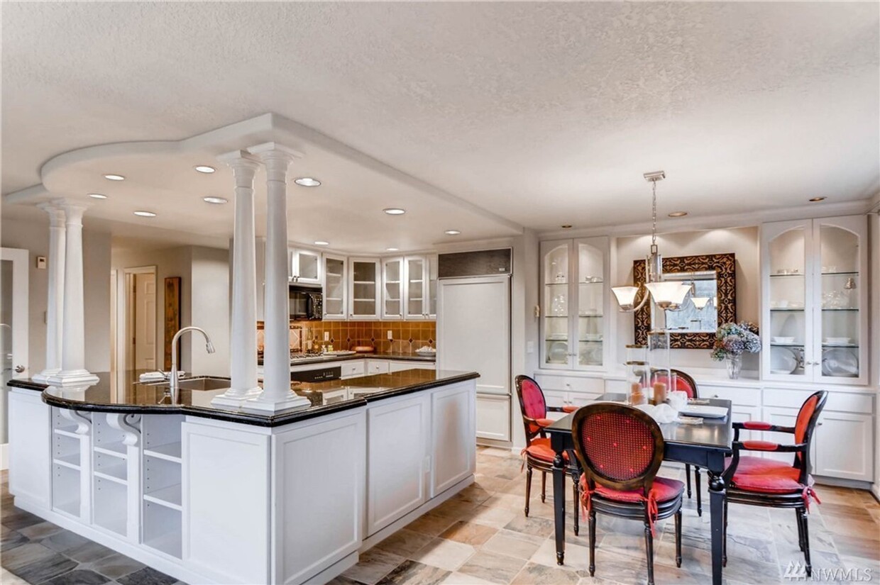 Foto principal - Queen Anne 2 Bedroom - Bright & Spacious!