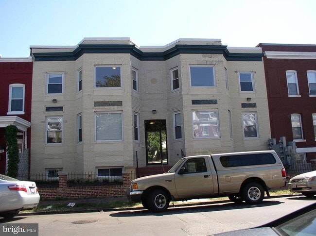 Building Photo - 732 Park Rd NW