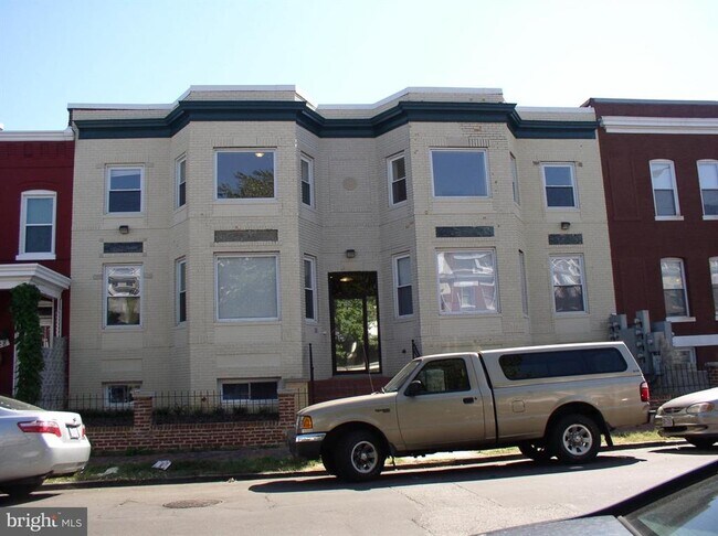 Foto del edificio - 732 Park Rd NW