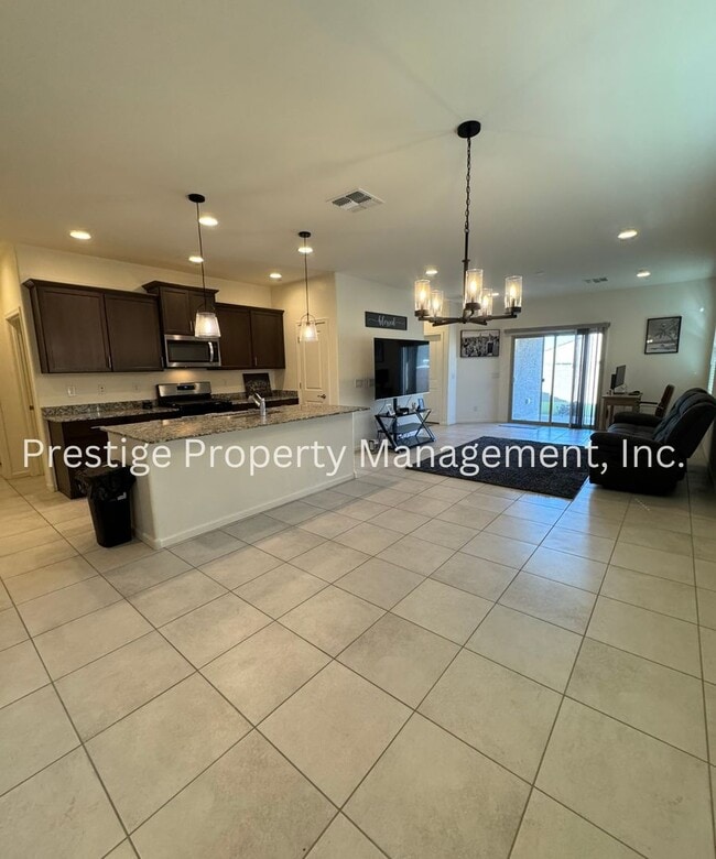 Building Photo - 3/2 Lovely Southwest Home With an Open Layout