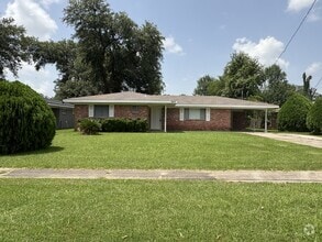 Building Photo - 905 McCall St