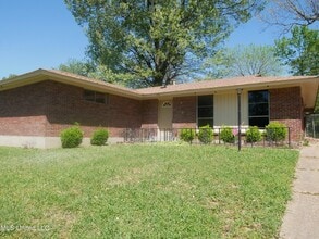Building Photo - 1416 Vicksburg Dr