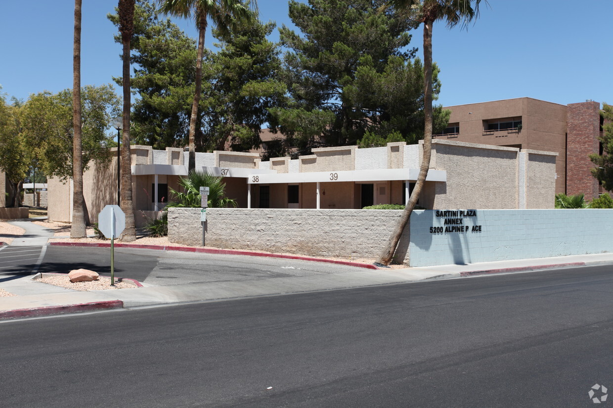 Primary Photo - 5200 Alpine Pl