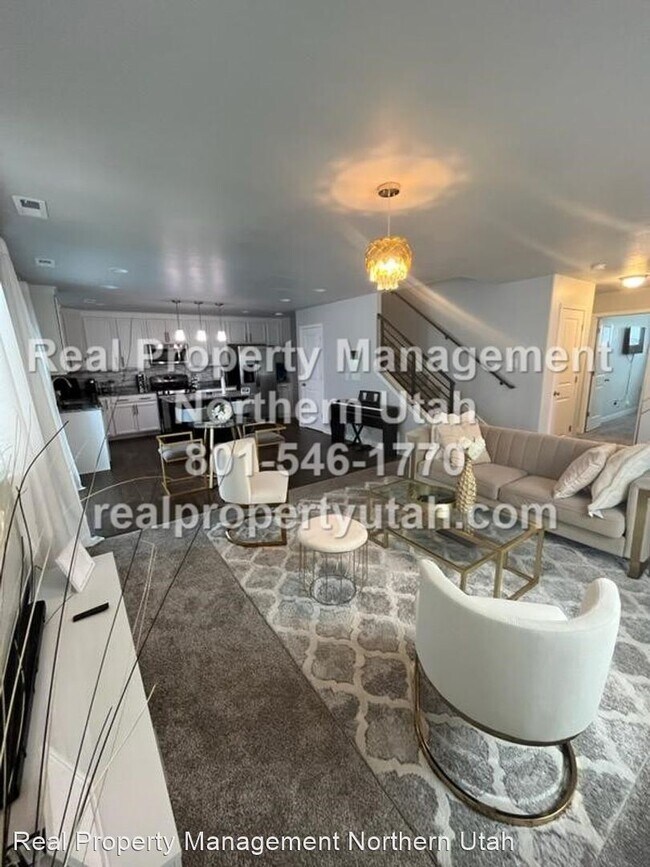 Building Photo - 4 br, 3 bath House - 2098 W. 3290 S.