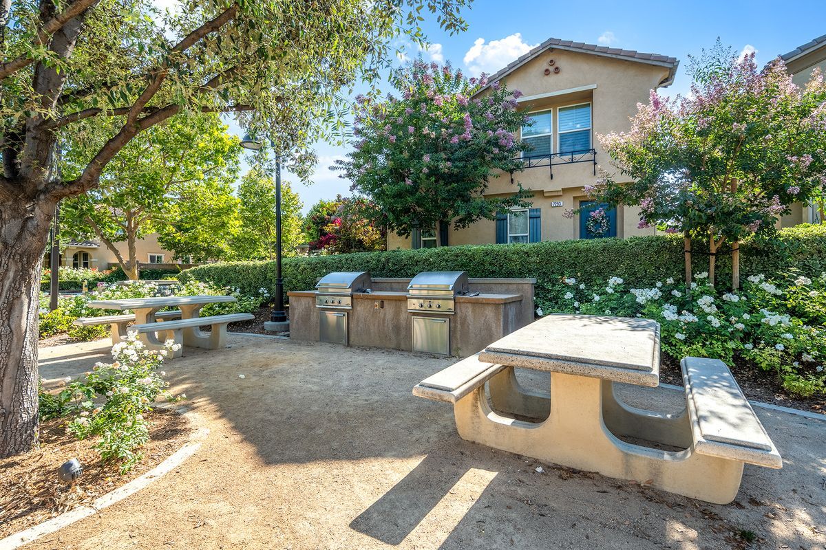 Foto del edificio - 7265 Enclave Dr