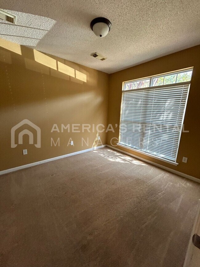 Building Photo - Great Townhome in Tuscaloosa!!! Available ...