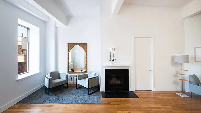 Building Photo - 83 Horatio St
