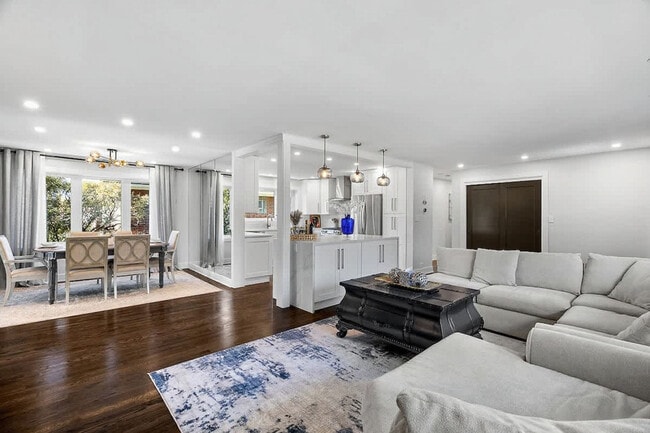 Foto del edificio - 7018 Le Claire Ave