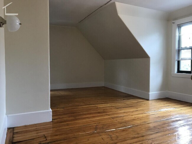 Foto del edificio - Large 6-Bed 2.5-Bath House