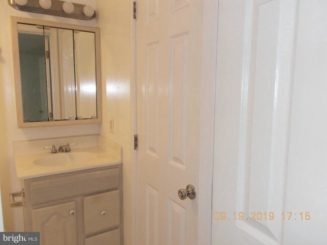 Building Photo - 6039 Kathmoor Dr