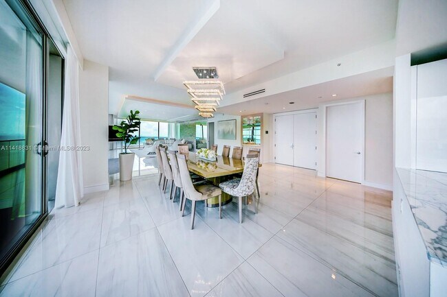 Foto del edificio - 10203 Collins Ave