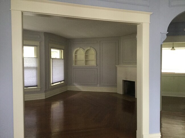 Living room - 808 W South St