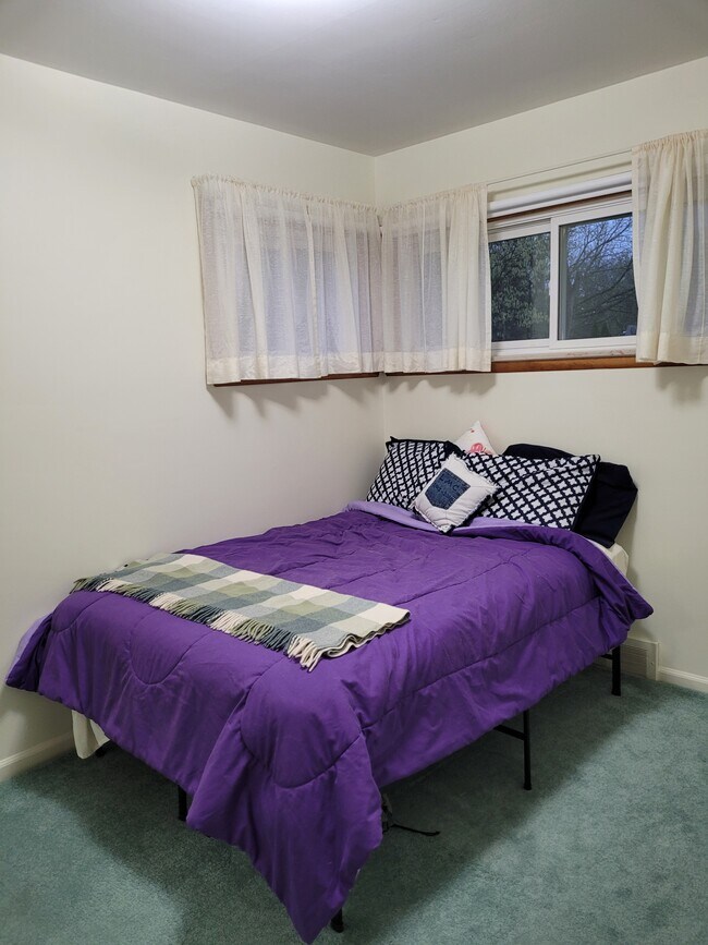 Bedroom 1 - 1486 Collegewood St