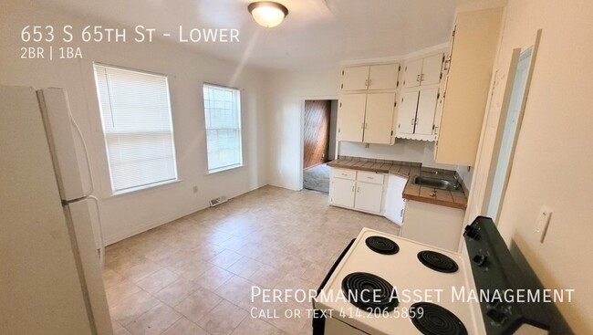 Foto del edificio - Cozy 2BED/1BATH Milw./West Allis Lower Unit