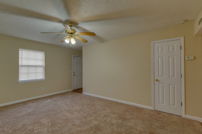 Building Photo - 626 Courtland St