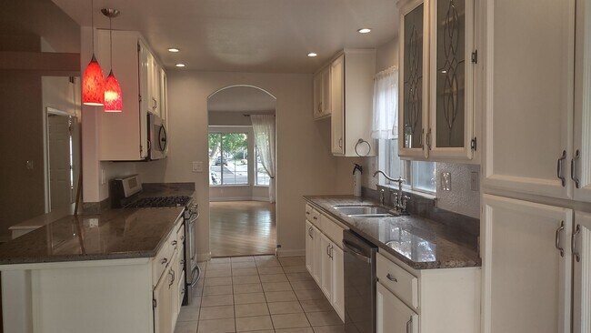 Building Photo - 1210 Camino Capistrano