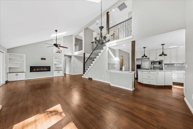 Building Photo - Stunning 3 bedroom, 2.5 bathroom waterfront home available in West Ashley!