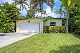 632 N Lakeside Dr