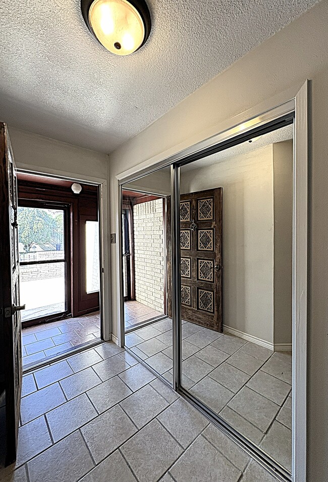 Building Photo - 1613 Velma Ave