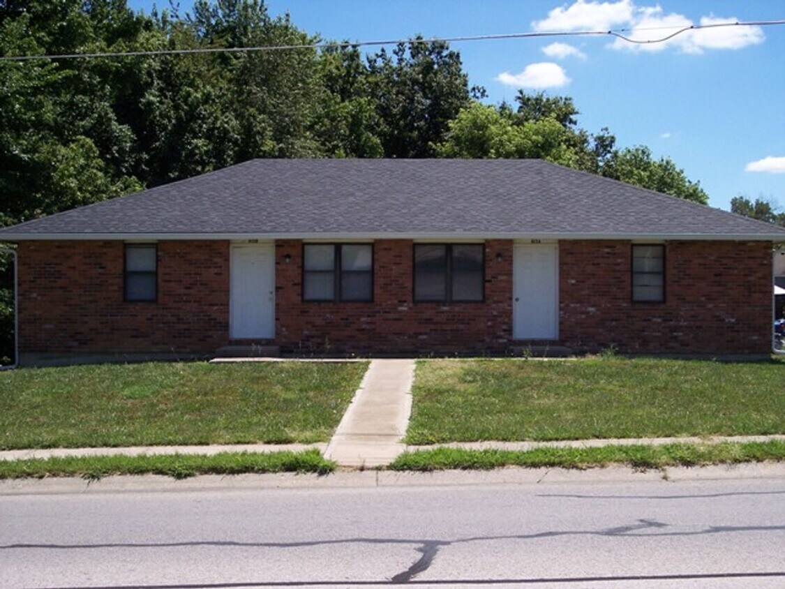 Primary Photo - 409 N Ridgeview Dr