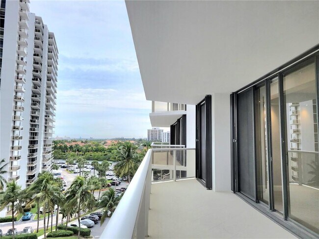 Foto del edificio - 20281 E Country Club Dr