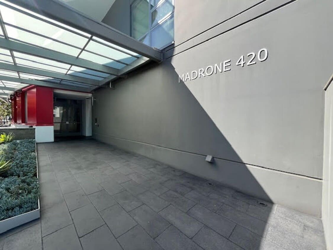 Primary Photo - City living at its best! 2 BR/2 BA @ the M...