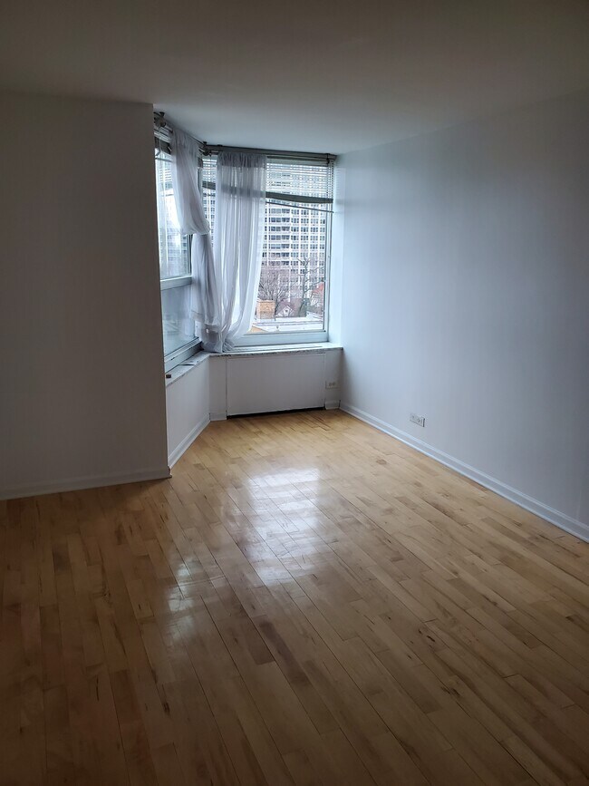 Building Photo - 720 W Gordon Terrace