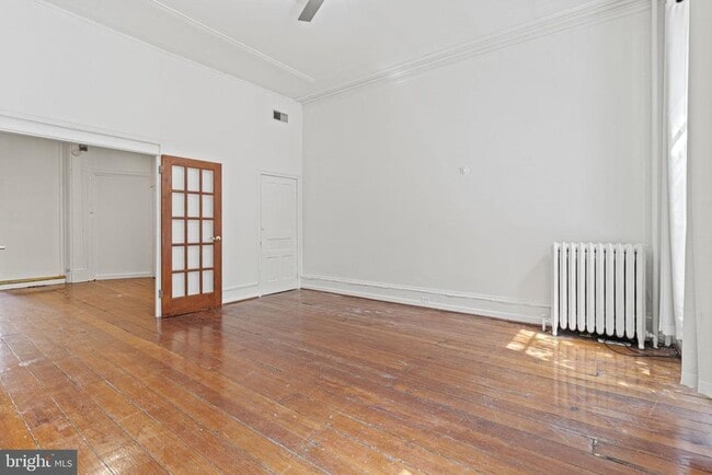 Building Photo - 328 S 15th St