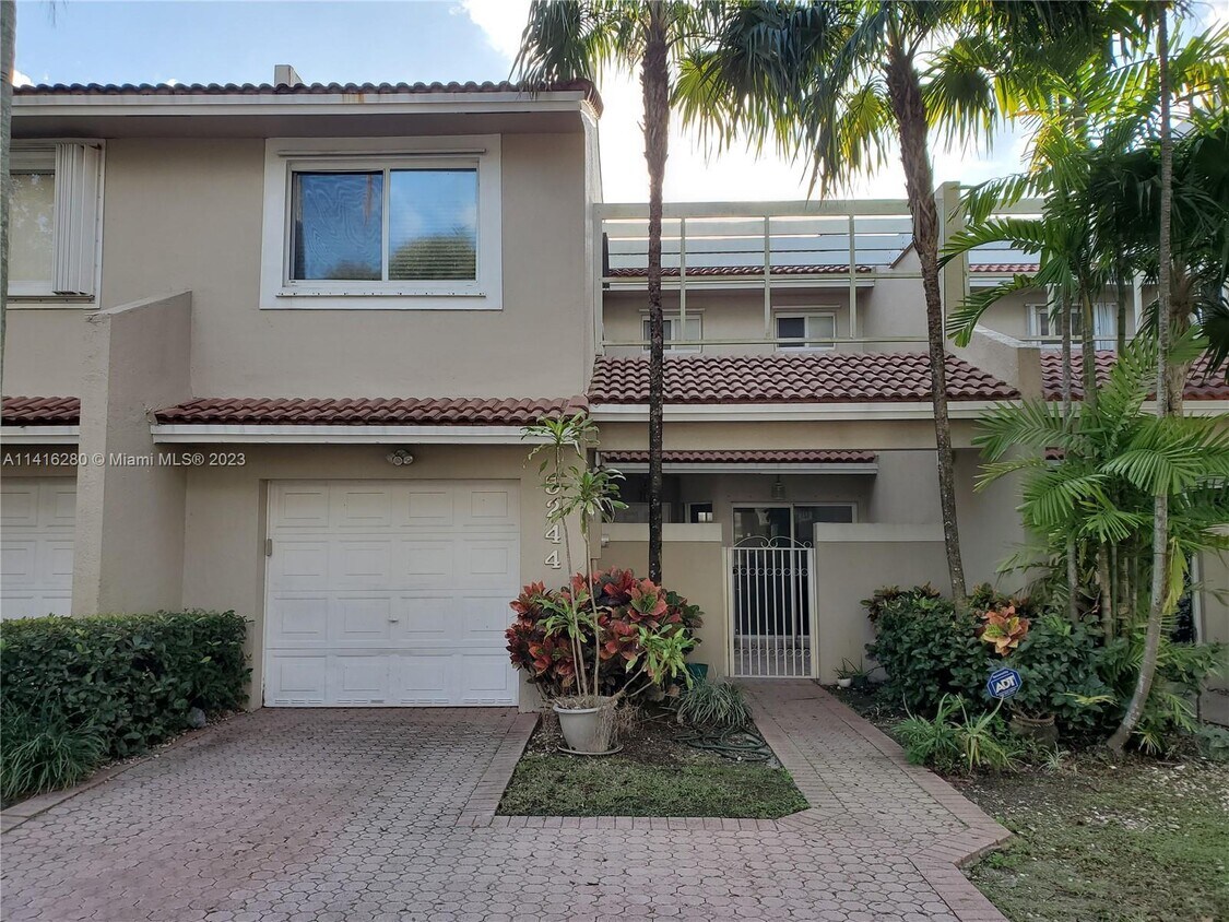 5244 NW 102nd Ct, Doral, FL 33178 Townhouse for Rent in Doral, FL
