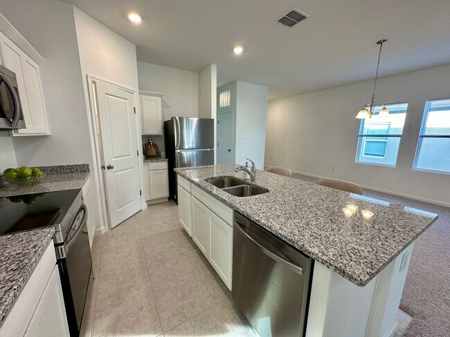 Building Photo - Modern Energy-Smart Living in Lake Wales!