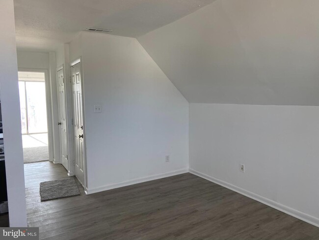 Building Photo - 4127 W Forest Park Ave