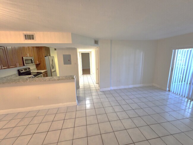 Foto del edificio - 8560 SW 212th St