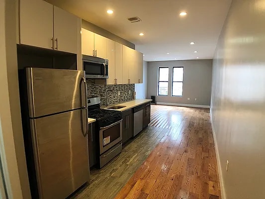 Primary Photo - 4240 Broadway