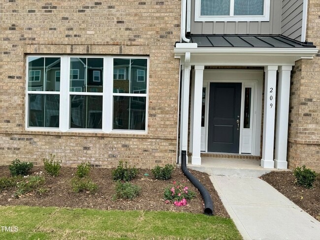 Building Photo - 209 Hickory Plns Rd