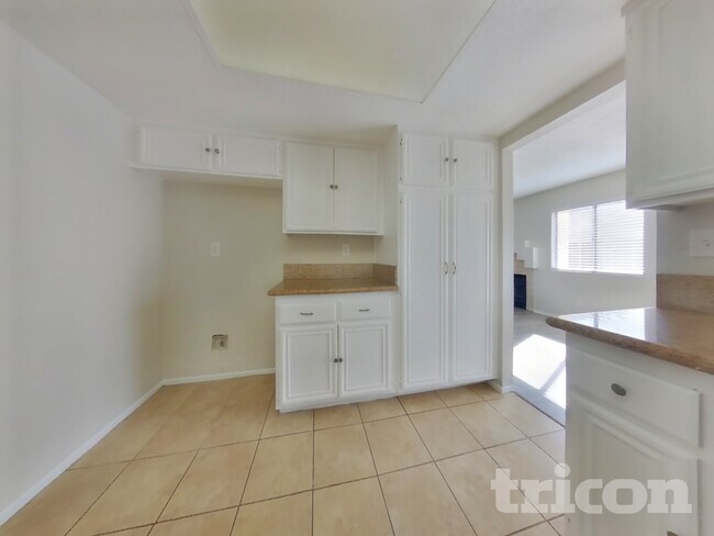 Building Photo - 1480 Medallion Ct