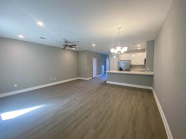 Foto del edificio - 1007 Skylark Rd