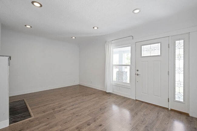 Building Photo - Beautiful Home in Amazing Salt Lake Location!