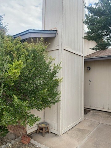 Building Photo - 4801 Country Club Dr