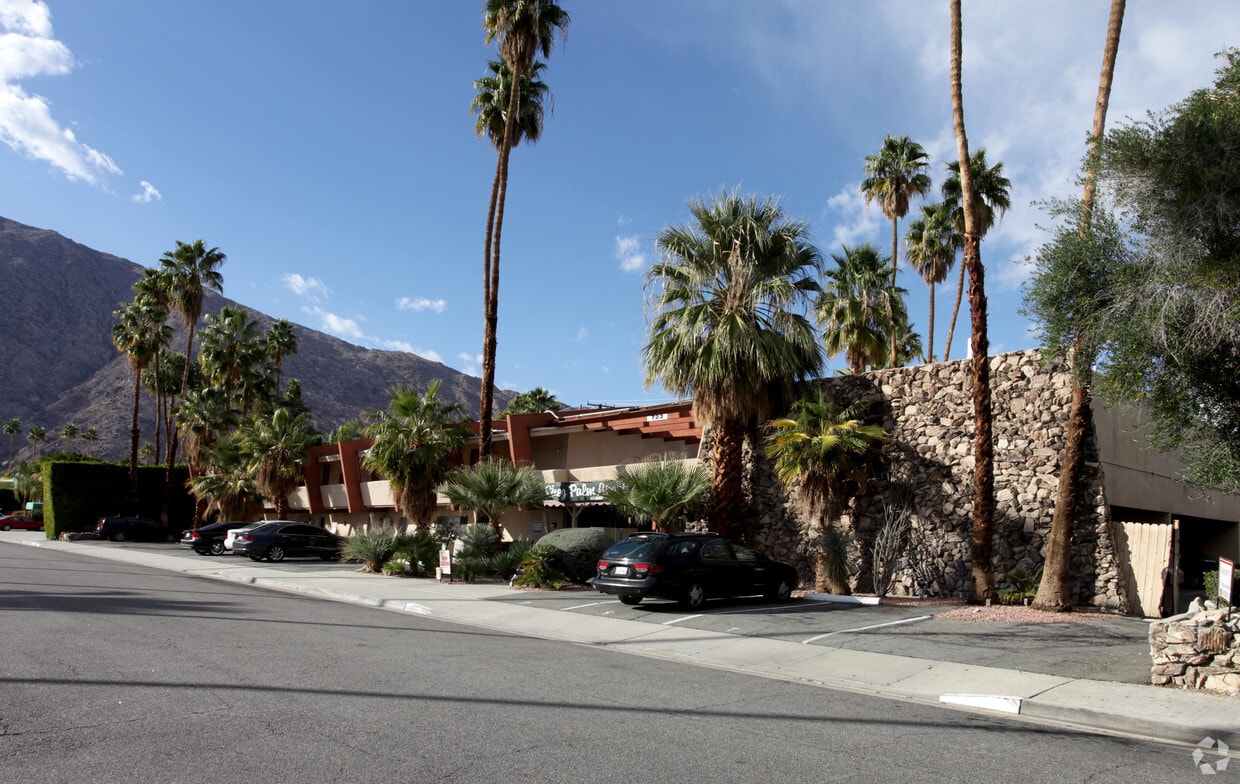 Primary Photo - Chez Palm Apartments
