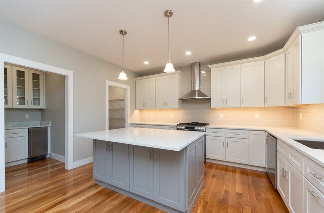 Foto del edificio - 61 Boutelle Rd