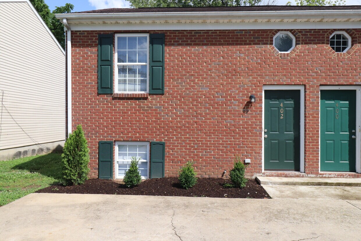 Foto principal - 402 Lakeview Dr