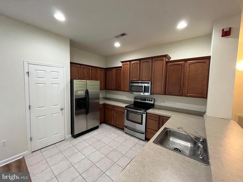 Foto principal - 17400 N Village Main Blvd
