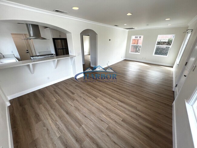 Building Photo - 841-843 W Santa Cruz St