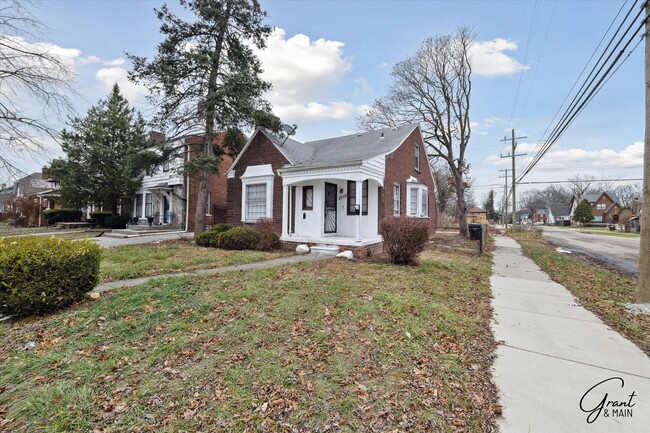 Building Photo - $1300 3 bedroom bungalow